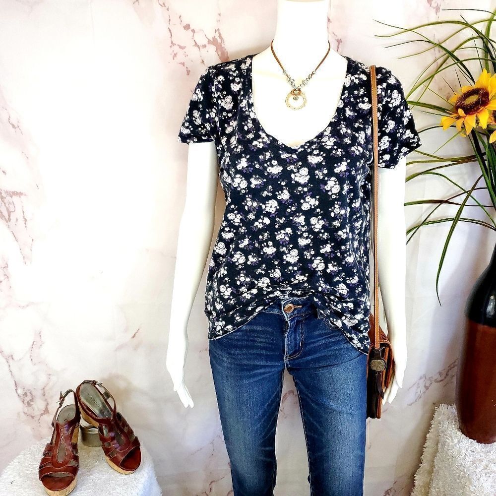 PINK Victoria's Secret pullover cotton floral tee
